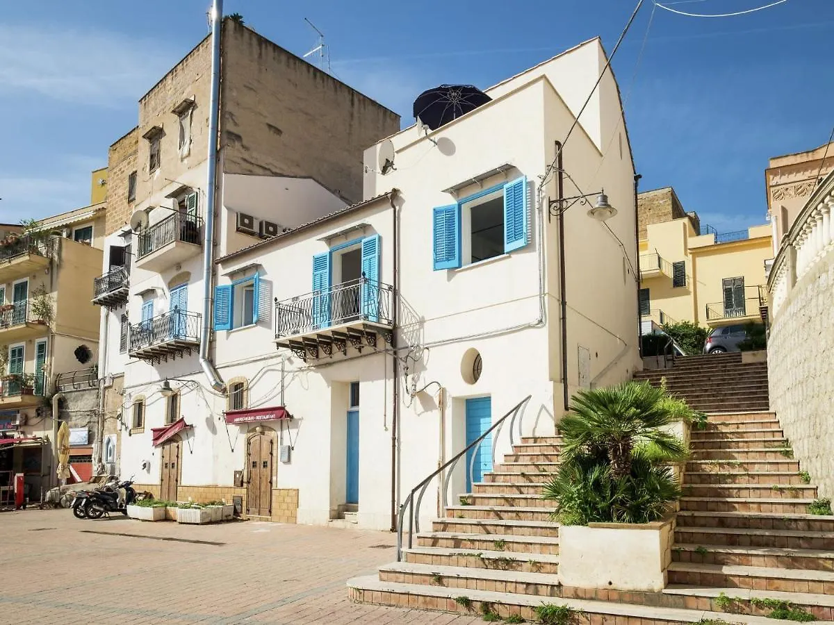 Pleasant Holiday Home In Santa Flavia