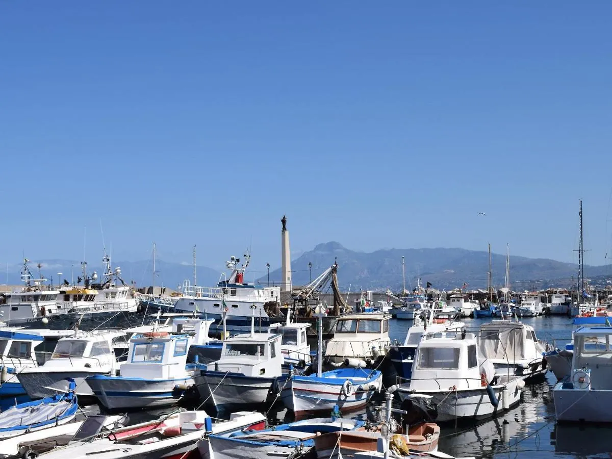 Pleasant Holiday Home In Santa Flavia 0*,