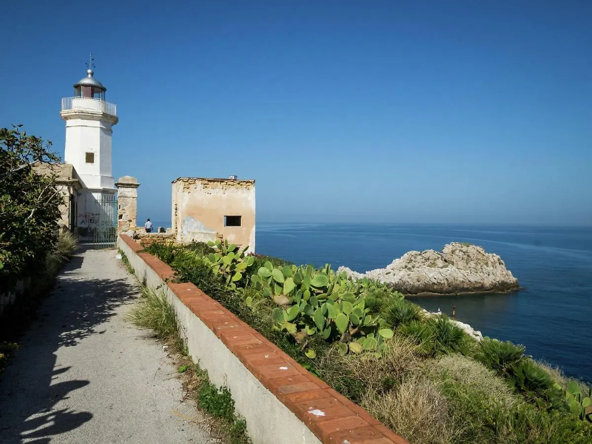 Pleasant Holiday Home In Santa Flavia