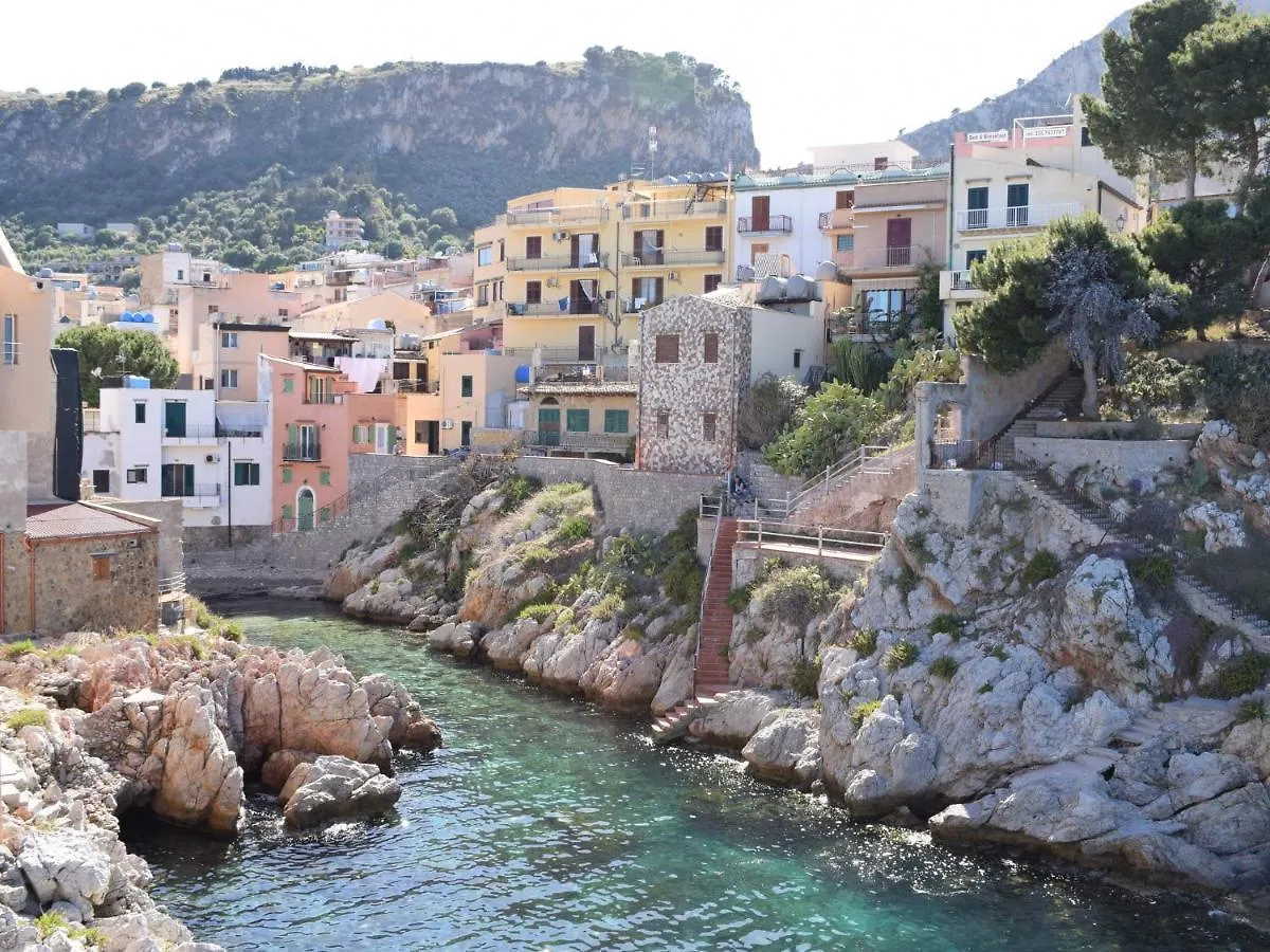 Pleasant Holiday Home In Santa Flavia