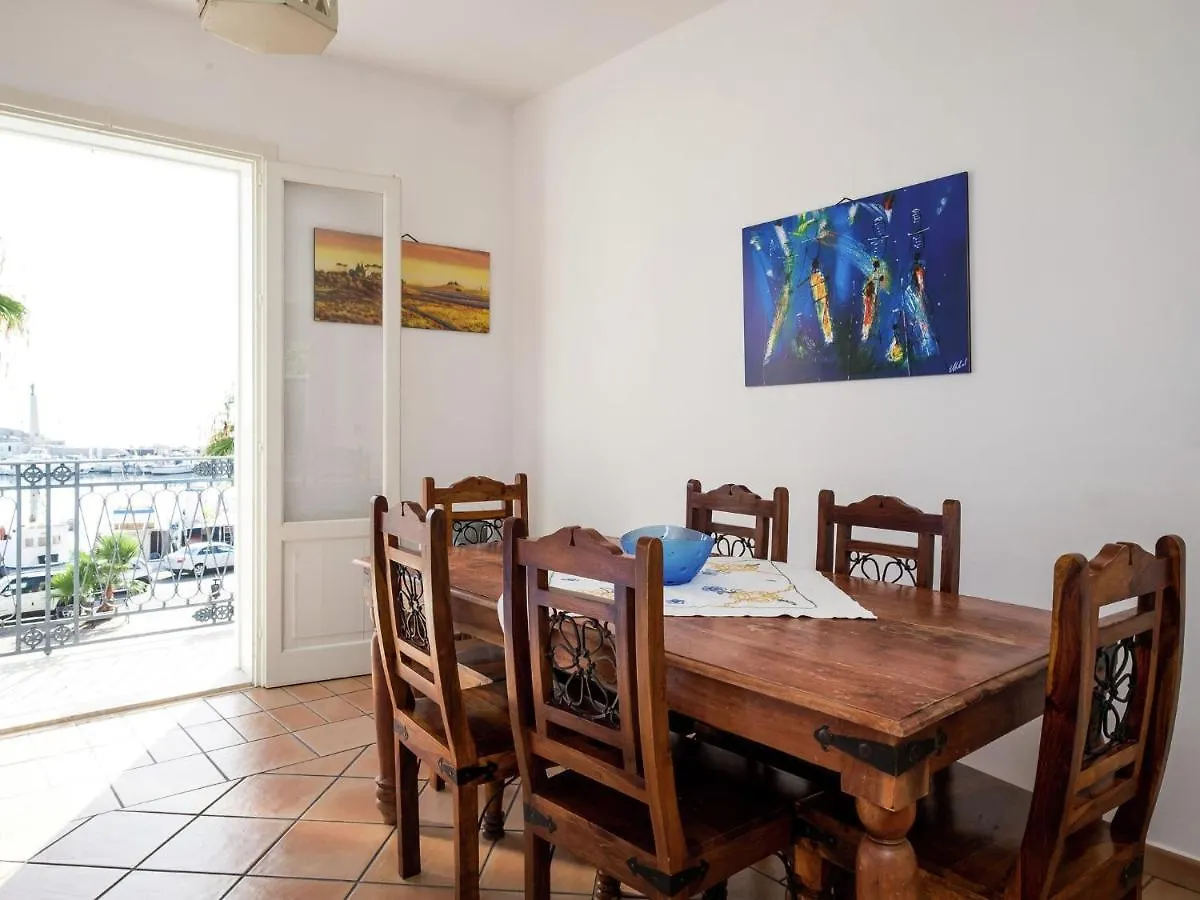Pleasant Holiday Home In Santa Flavia