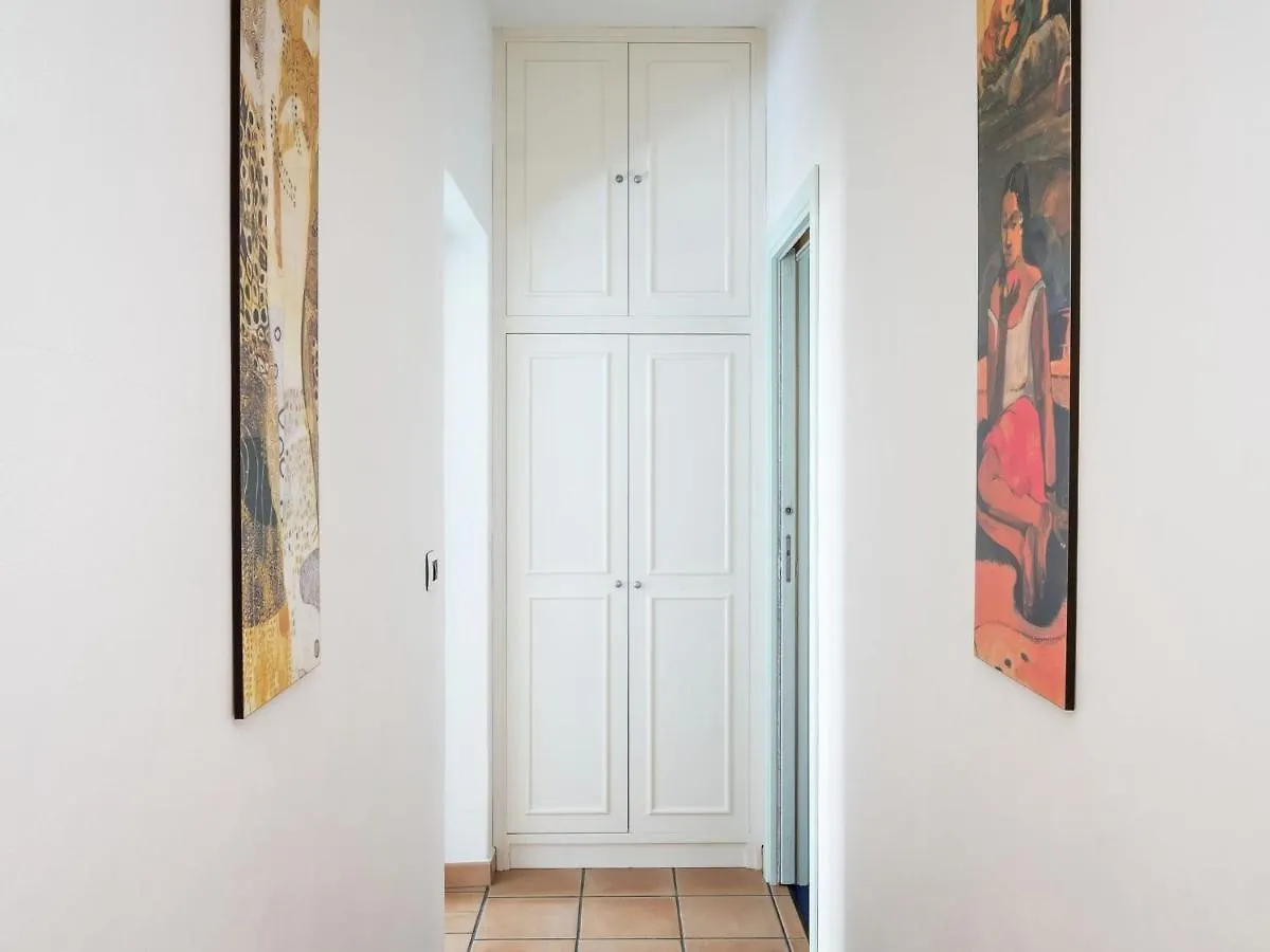 Pleasant Holiday Home In Santa Flavia 0*,