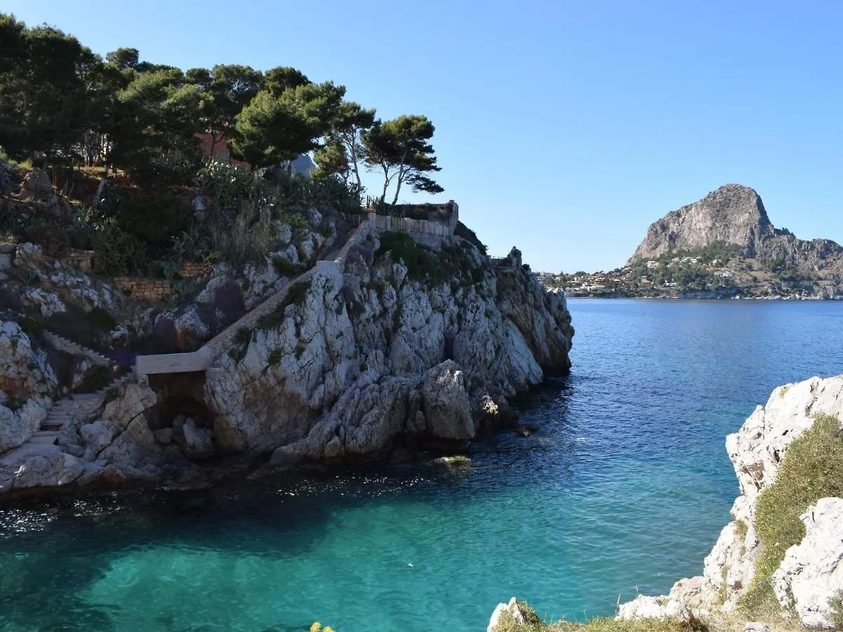 Pleasant Holiday Home In Santa Flavia