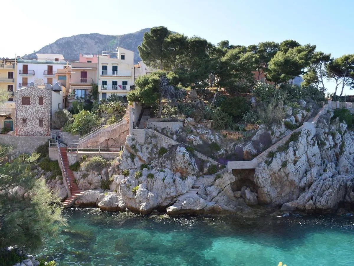 Pleasant Holiday Home In Santa Flavia 0*,